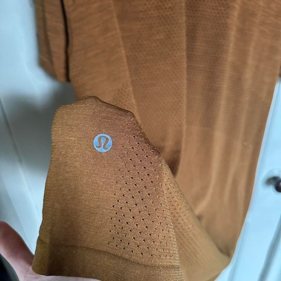 🖤 Lululemon Performance Tee - Picture 3 of 4